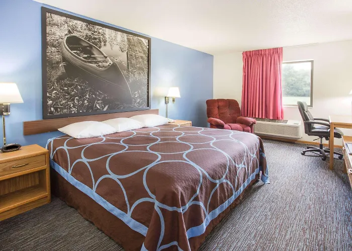 Super 8 By Wyndham Monmouth Il