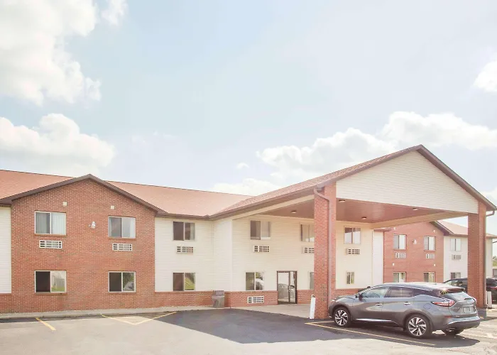 Super 8 By Wyndham Monmouth Il
