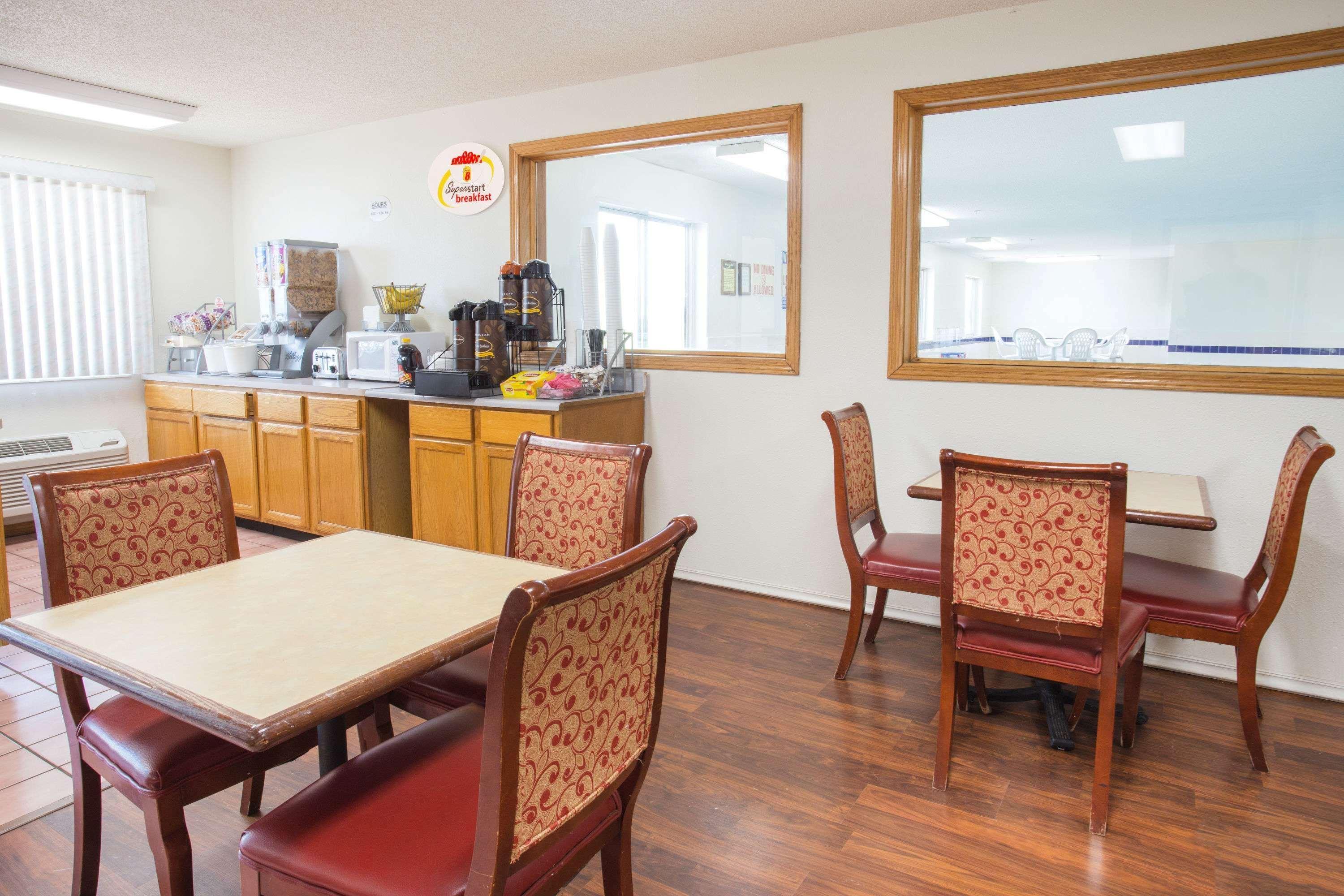 Super 8 By Wyndham Il Hotel 2*