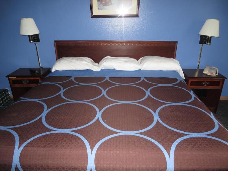 Super 8 By Wyndham Il 2*