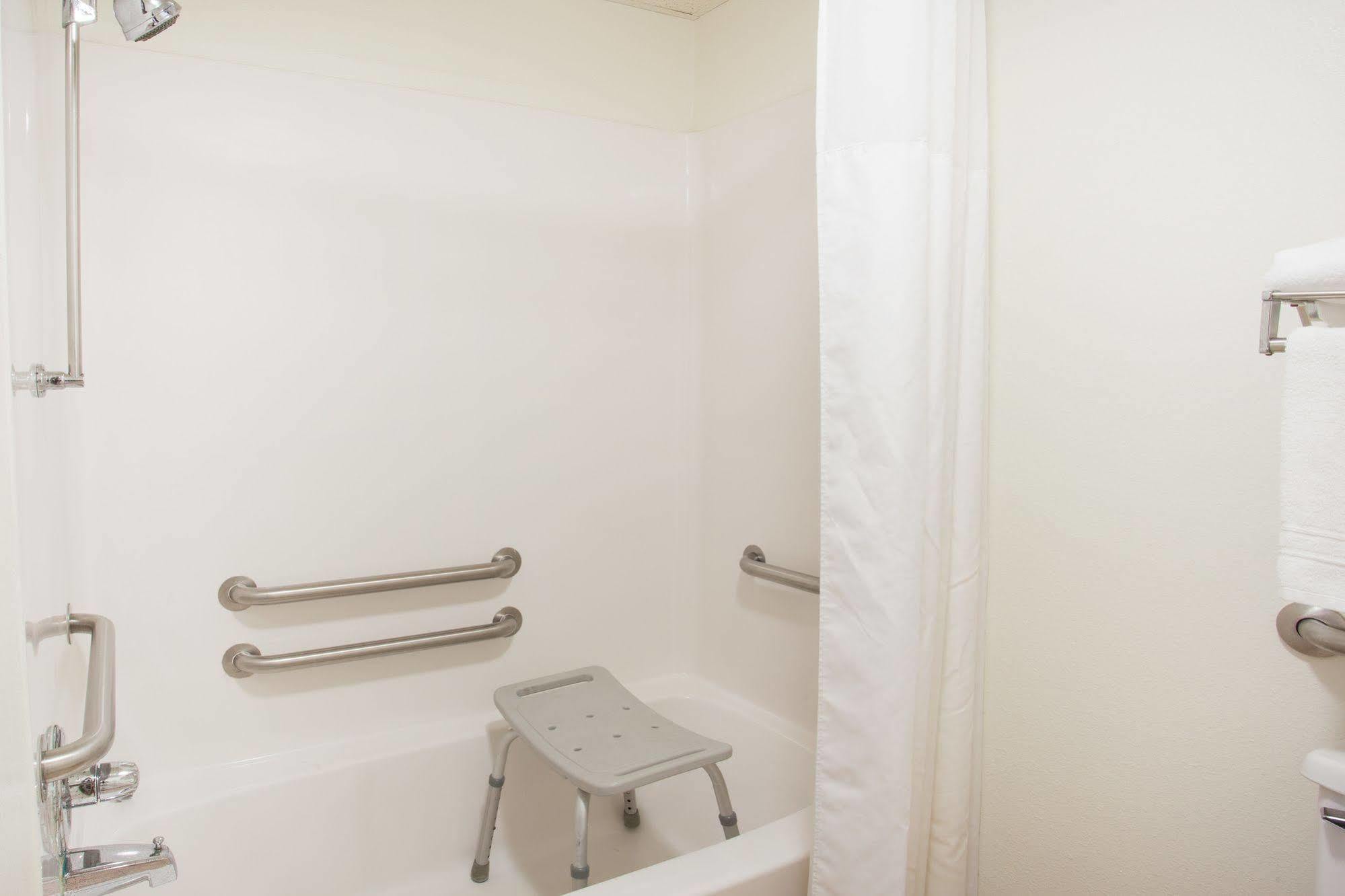Super 8 By Wyndham Il Hotel 2*